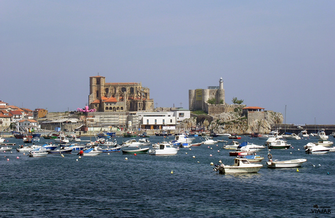 Iglesia de Santa María de la Asunción y castillo-faro de Santa Ana. Castro Urdiales. Cantabria Iglesia de Santa María de la Asunción y castillo-faro de Santa Ana. Castro Urdiales. Cantabria