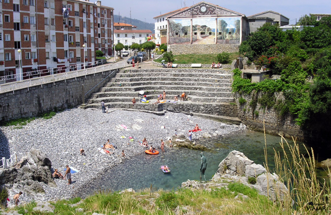 Playa El Pedregal. Castro Urdiales. Cantabria Playa El Pedregal. Castro Urdiales. Cantabria
