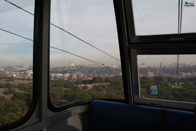 Interior de una de las cabinas del Teleférico de Madrid Interior de una de las cabinas del Teleférico de Madrid