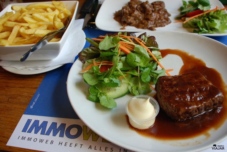 Probando algunas especialidades de la cervecería Domus. Lovaina Probando algunas especialidades de la cervecería Domus. Lovaina