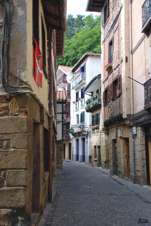 Pasai Donibane fue durante varios siglos un barrio de Hondarribia. Pasaia Pasai Donibane fue durante varios siglos un barrio de Hondarribia. Pasaia