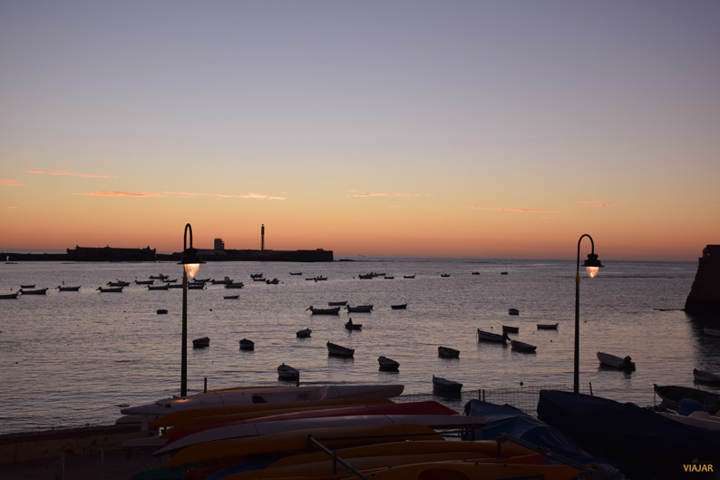 Atardecer en la playa de La Caleta, Cádiz Atardecer en la playa de La Caleta, Cádiz