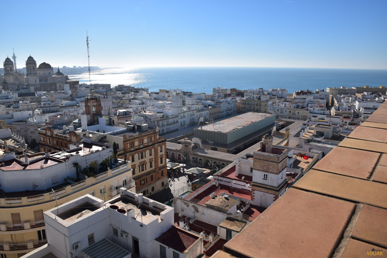 Cádiz a vista de pájaro desde la Torre Tavira Cádiz a vista de pájaro desde la Torre Tavira