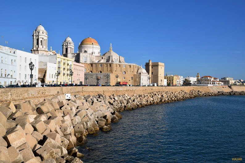 Cádiz desde el Campo del Sur Cádiz desde el Campo del Sur