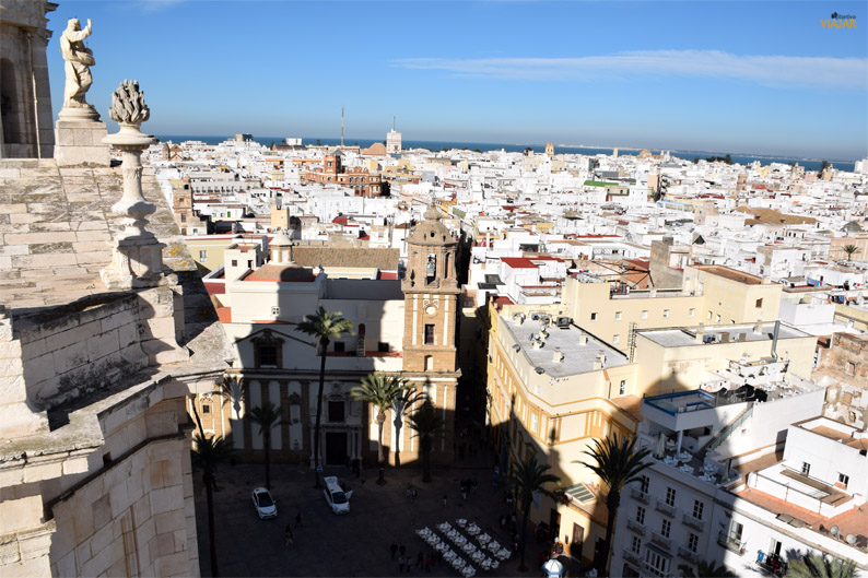 Plaza de la Catedral desde la Torre del Reloj. Cádiz Plaza de la Catedral desde la Torre del Reloj. Cádiz