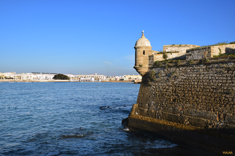 Vista de Cádiz desde el Castillo de San Sebastián Vista de Cádiz desde el Castillo de San Sebastián