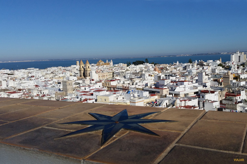 Vistas de Cádiz desde el mirador de la Torre Tavira Vistas de Cádiz desde el mirador de la Torre Tavira