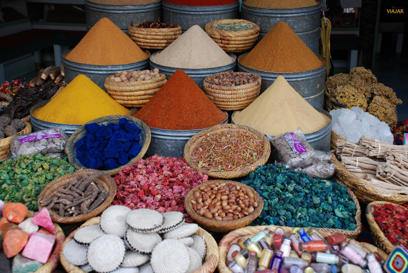 Puesto de especias en el zoco de Marrakech Puesto de especias en el zoco de Marrakech