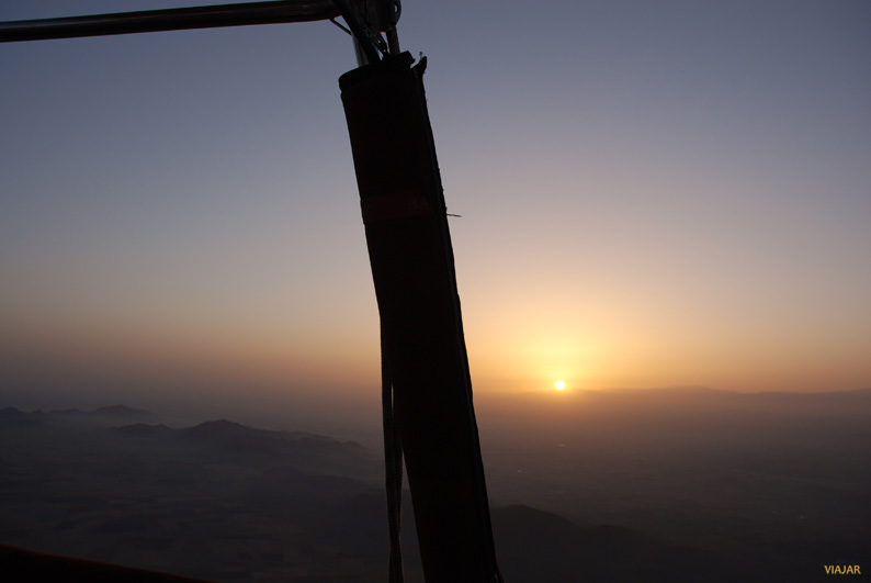 Salida del sol sobre las cumbres nevadas del Atlas. Marrakech Salida del sol sobre las cumbres nevadas del Atlas. Marrakech