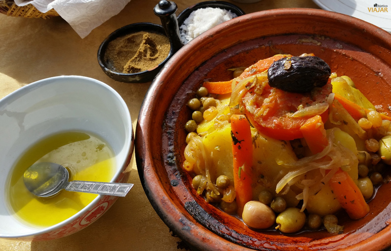 Tajine de pollo. Marrakech Tajine de pollo. Marrakech