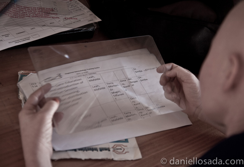 Niño albino. Lago Victoria Niño albino. Lago Victoria