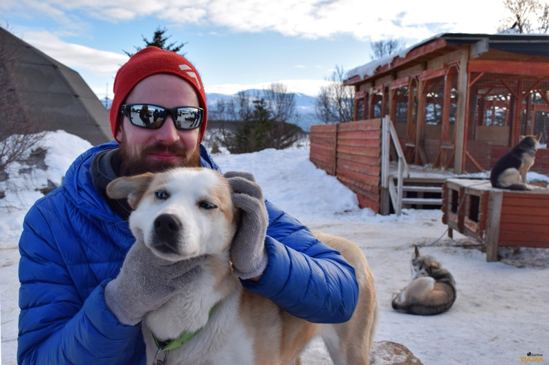 Raymond Larsen, integrante de Tromsø Villmarksenter. Trineo de perros. Laponia noruega Raymond Larsen, integrante de Tromsø Villmarksenter. Trineo de perros. Laponia noruega