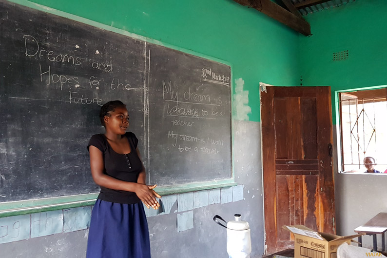 Club de Chicas de la escuela Yosefe. Zambia Club de Chicas de la escuela Yosefe. Zambia