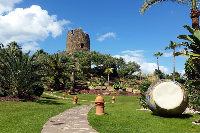 Jardines y torre almenara. Kempinski Hotel Bahia Jardines y torre almenara. Kempinski Hotel Bahia