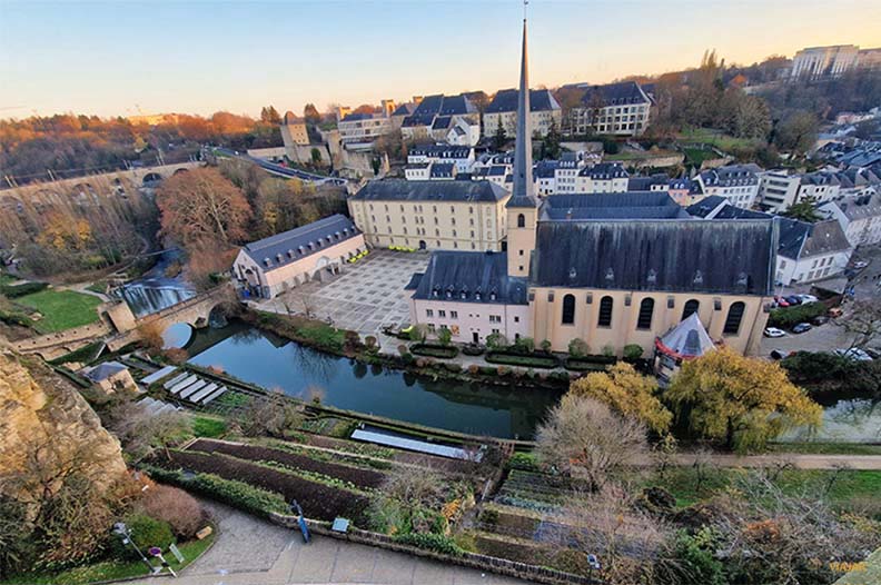 Chemin de la Corniche. Luxemburgo capital
